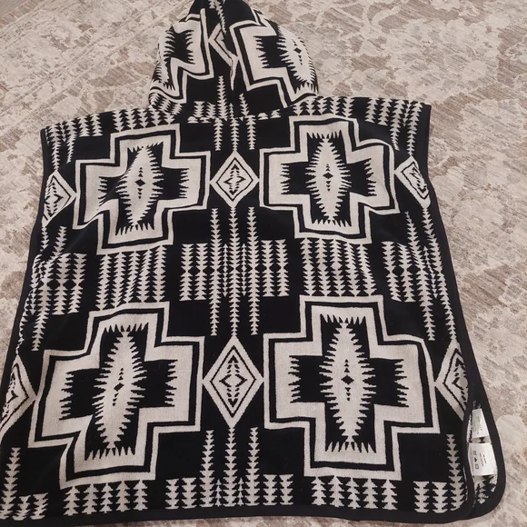 Pendleton Black and White Geometric Hooded Poncho - Picture 4 of 4